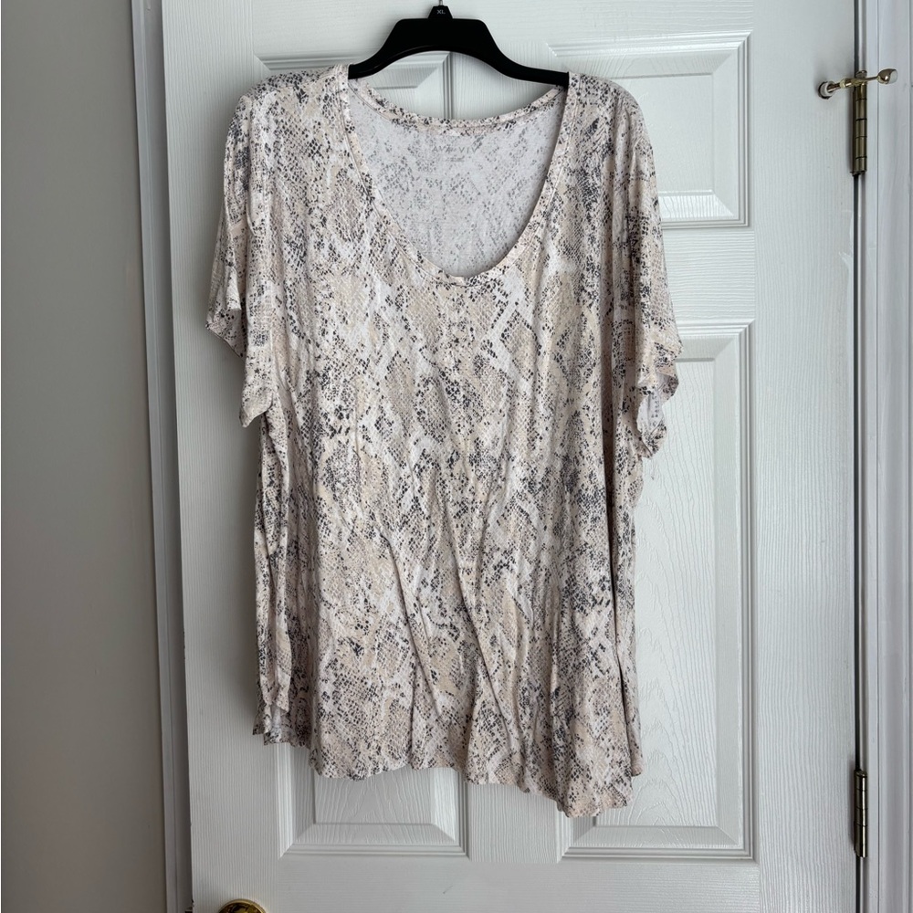 Ava & Viv Cream and Gray Snake Print Blouse